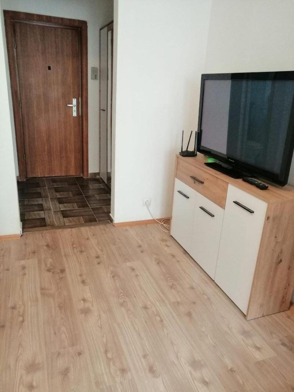 Cozy Apartment In The Heart Of The City Hunedoara Exterior foto